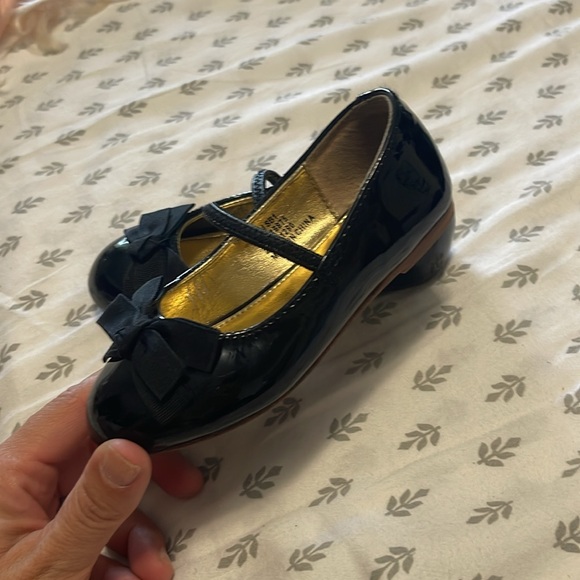 Beautiful shoes girl - Picture 2 of 10